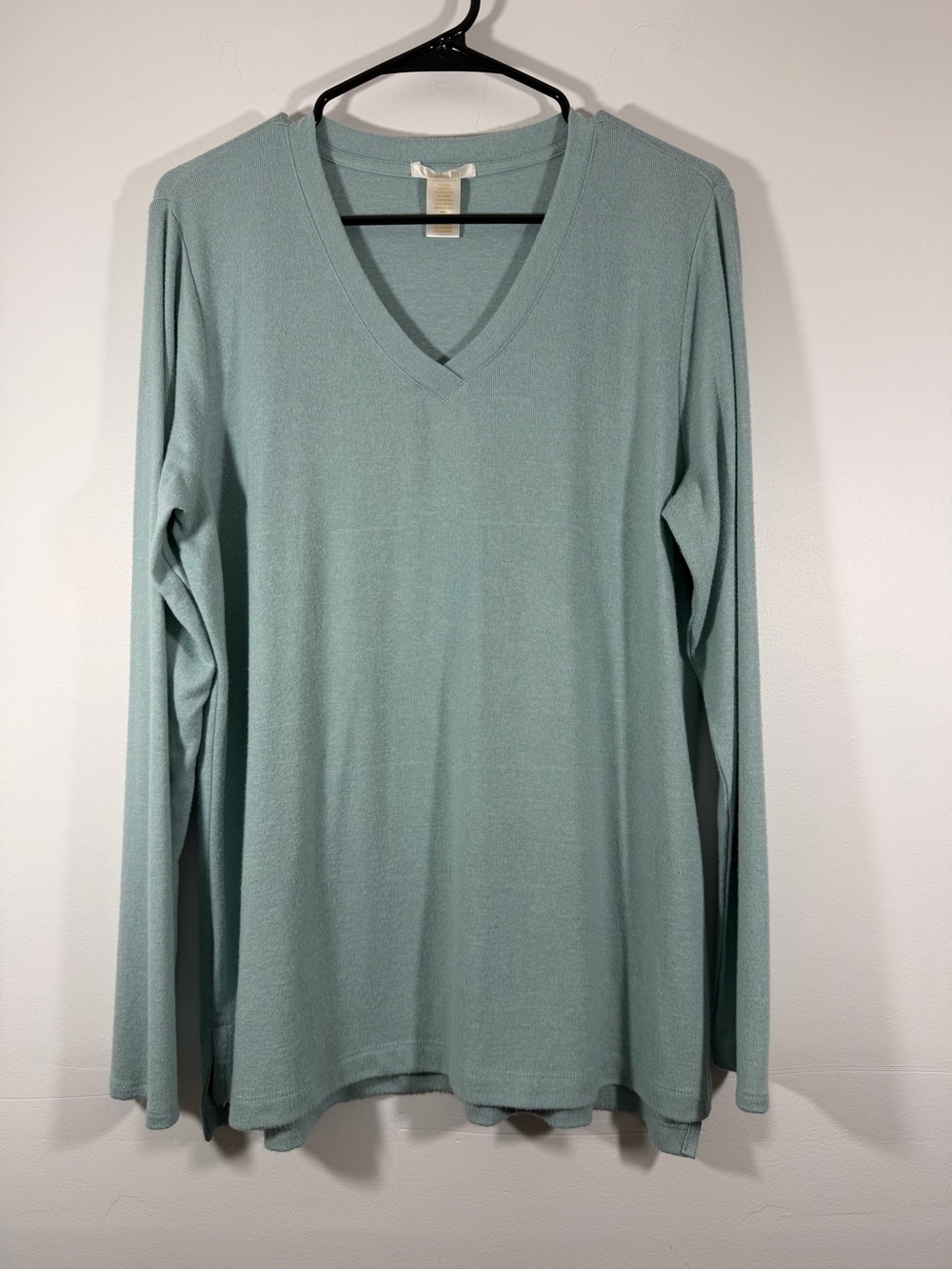 Matty women’s Long Sleeve V-Neck Shirt in Seafoam Green